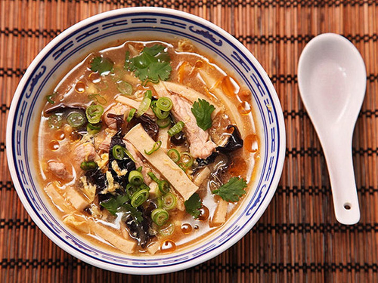 <p>suānlàtāng - hot and sour soup</p>