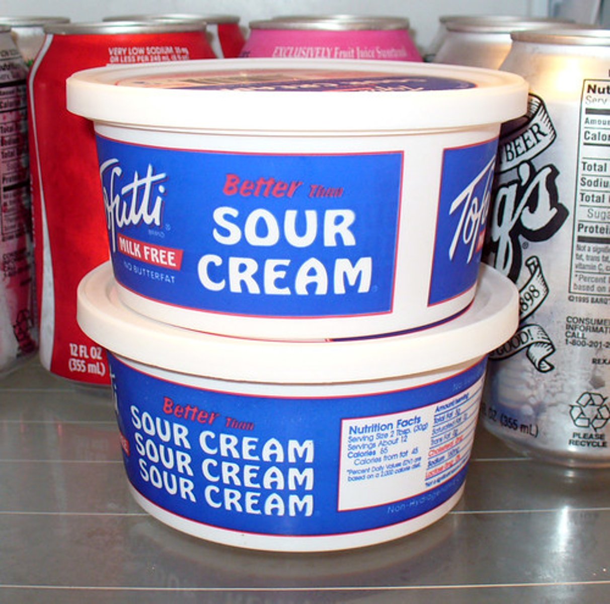 <p>sour cream (fem. noun)</p>