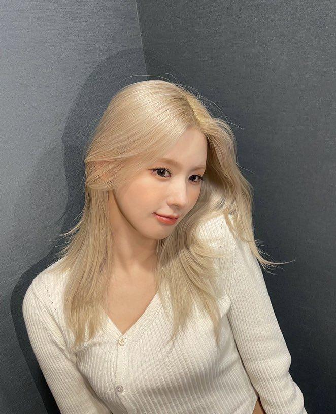 <p>miyeon sana jihyo</p>