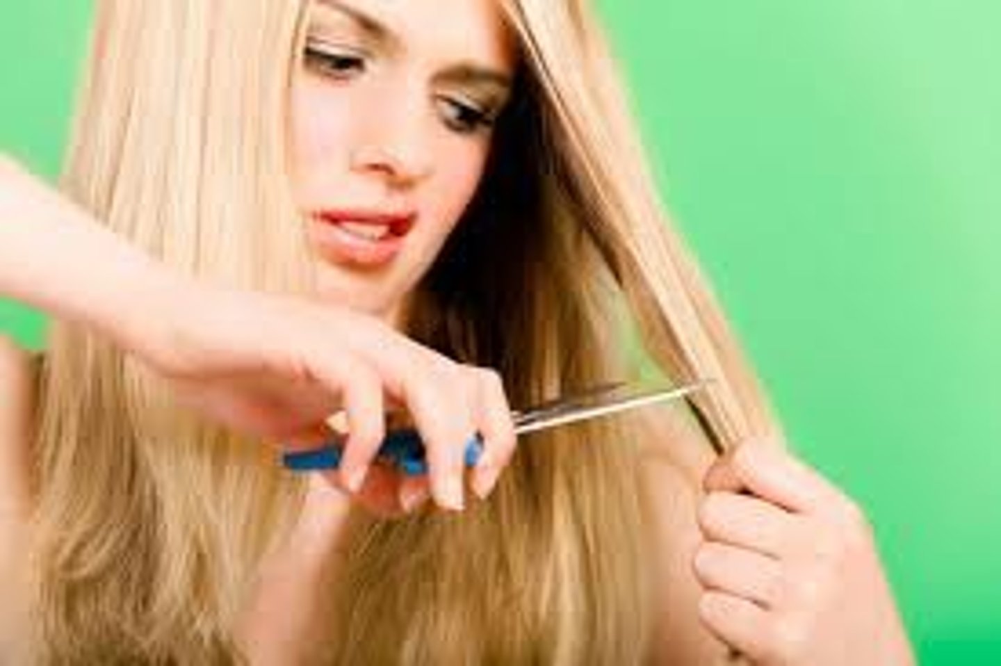 <p>to cut one's hair</p>