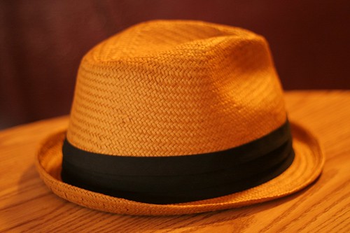 <p>hat; cap</p>