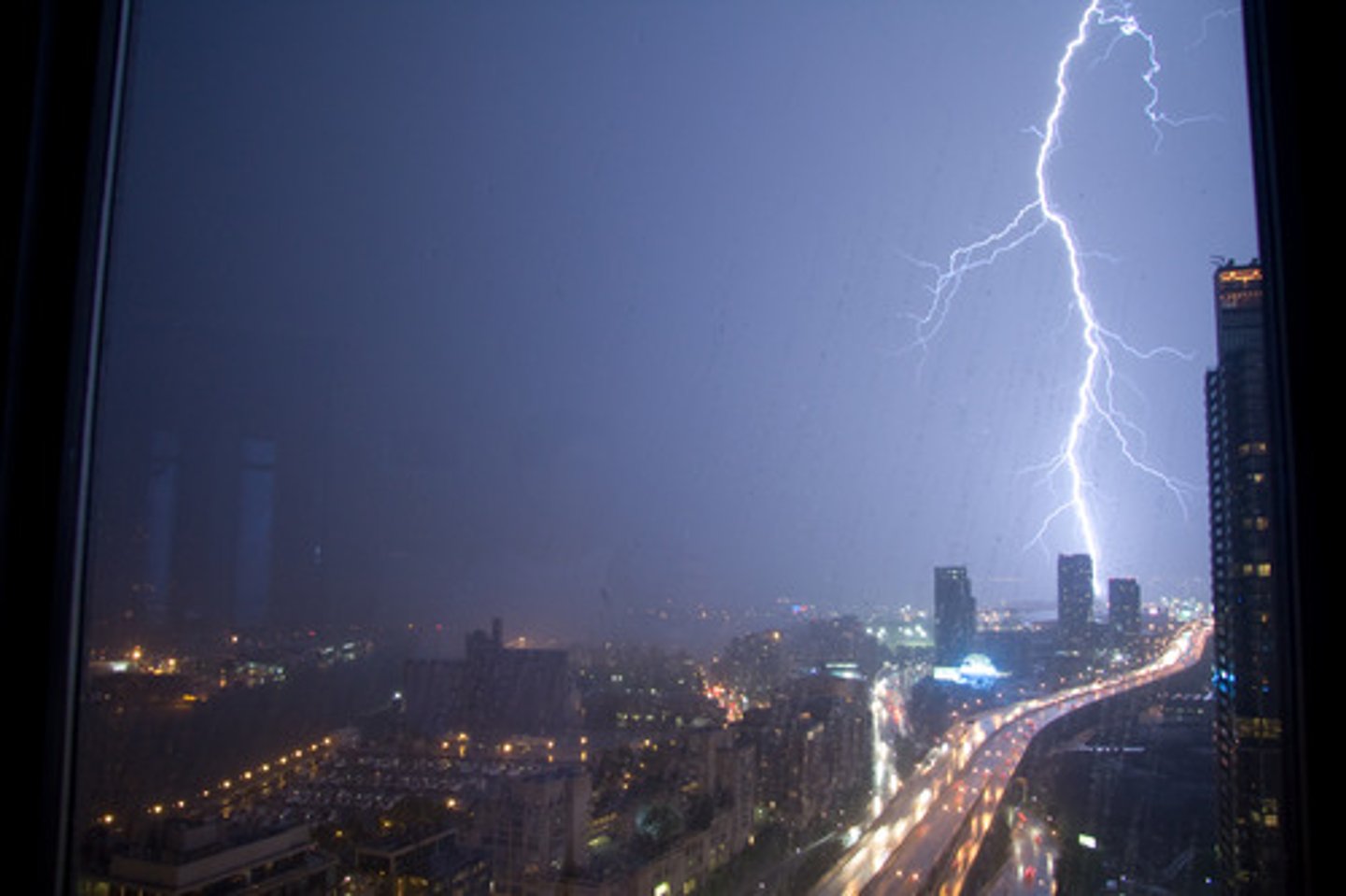 <p>(adj.) stopping and beginning again, sporadic</p><p>ant- continuous, uninterrupted</p>