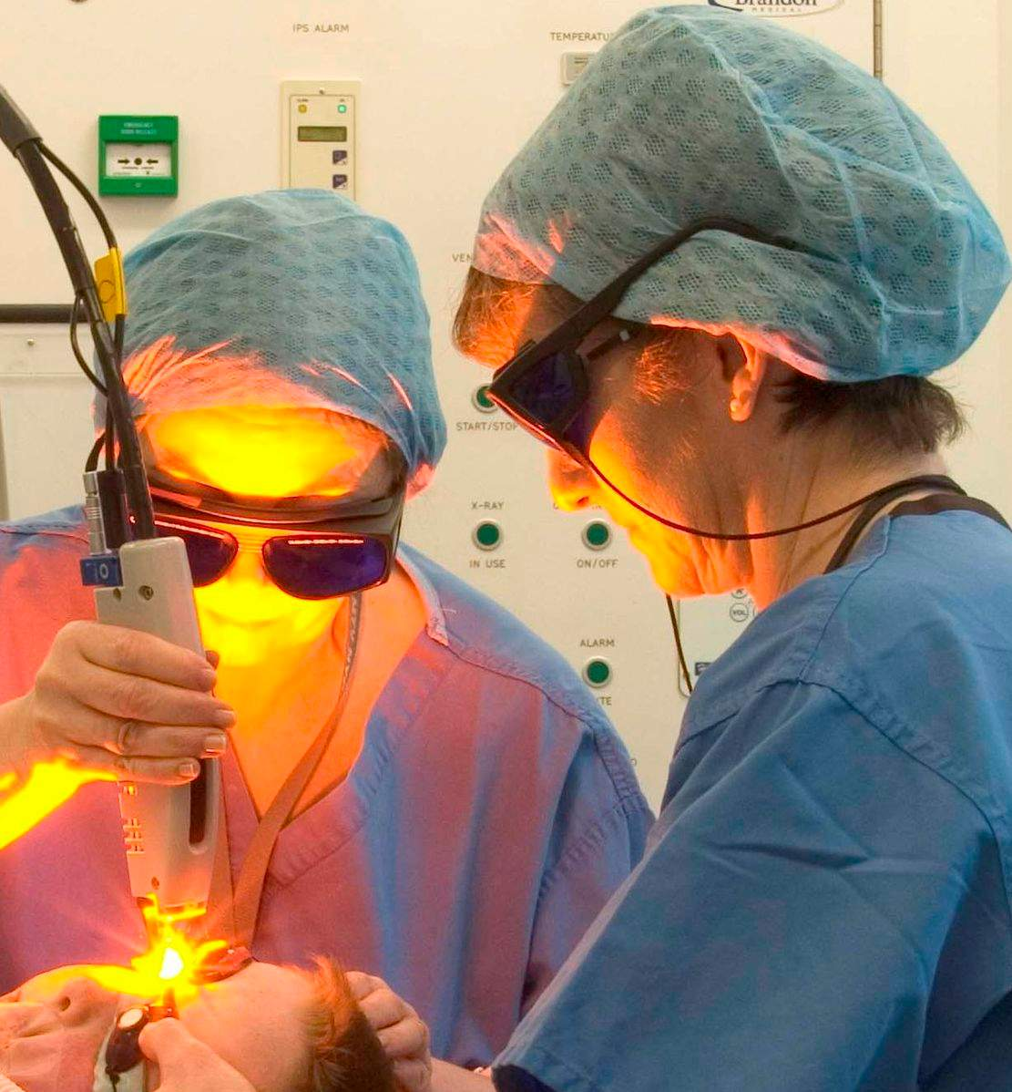 <p>What are <strong>Surgical lasers? What do they do?</strong></p>