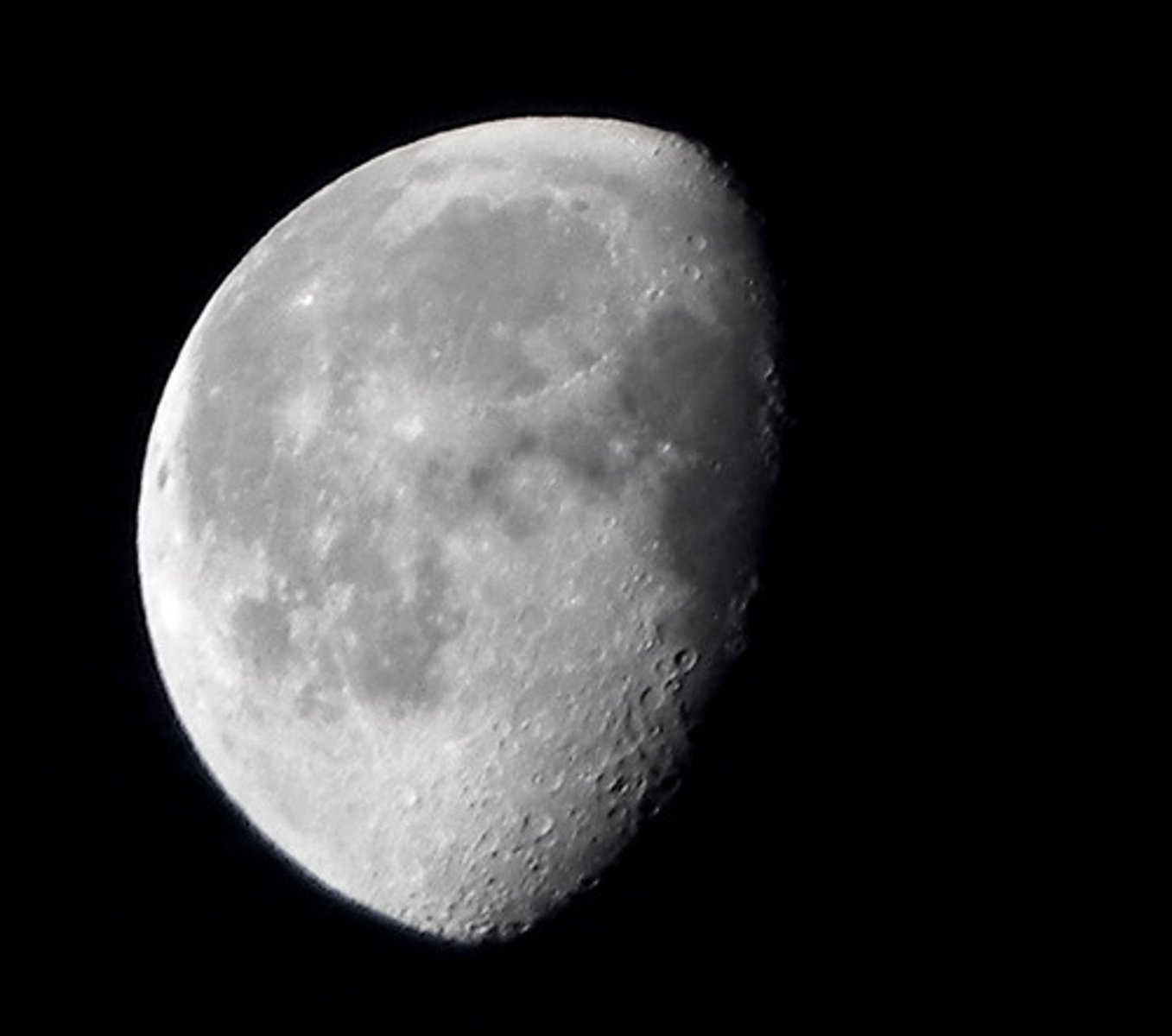 <p>A phase of the moon in which more than half of the illuminated side of the moon can be seen from Earth. Waxing or waning.</p>