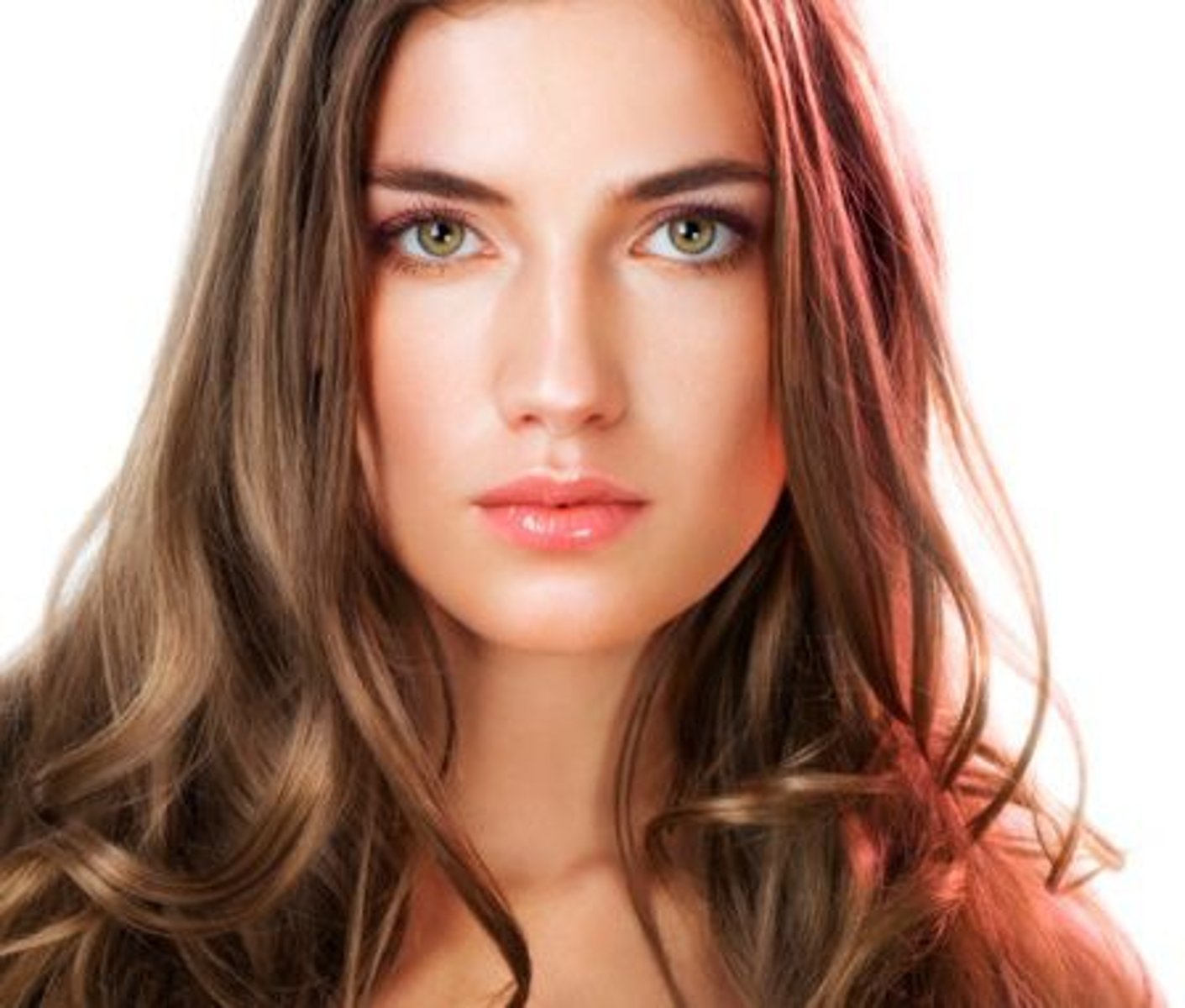 <p>brown (used to describe hair)</p>