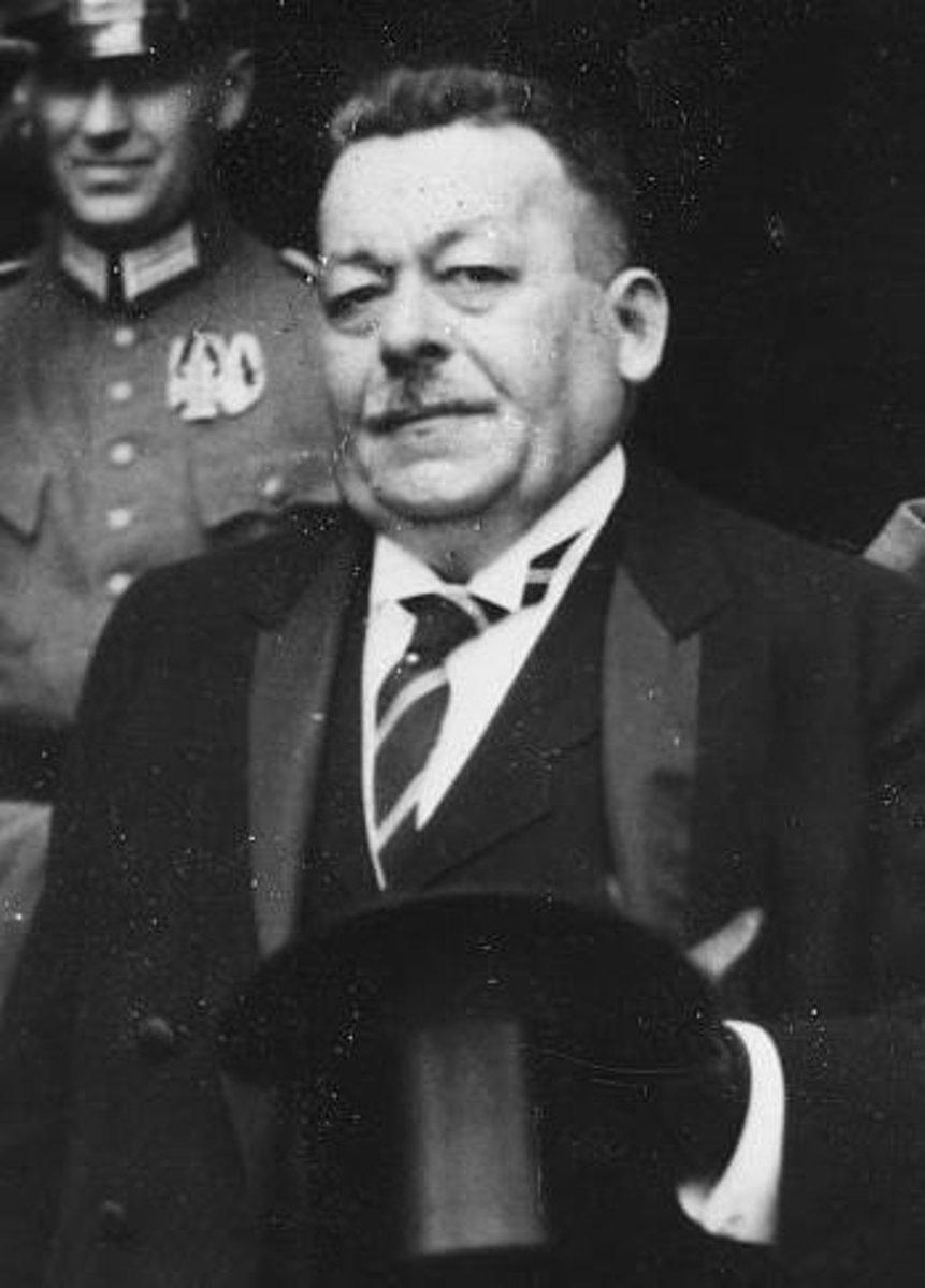 <p>Leaders - Ebert, Scheidemann, Müller</p><p>- Left-wing</p><p>- Pro-Weimar, socialist</p><p>- Largest socialist party</p><p>- Formed Weimar Republic</p><p>- Won 1928 election</p><p>- Largest party in Reichstag: 1912 - 1932</p><p>May 1924 - 100 seats (20.5%)</p><p>Dec 1924 - 131 seats (26%)</p><p>1928 - 153 seats (29.8%)</p>