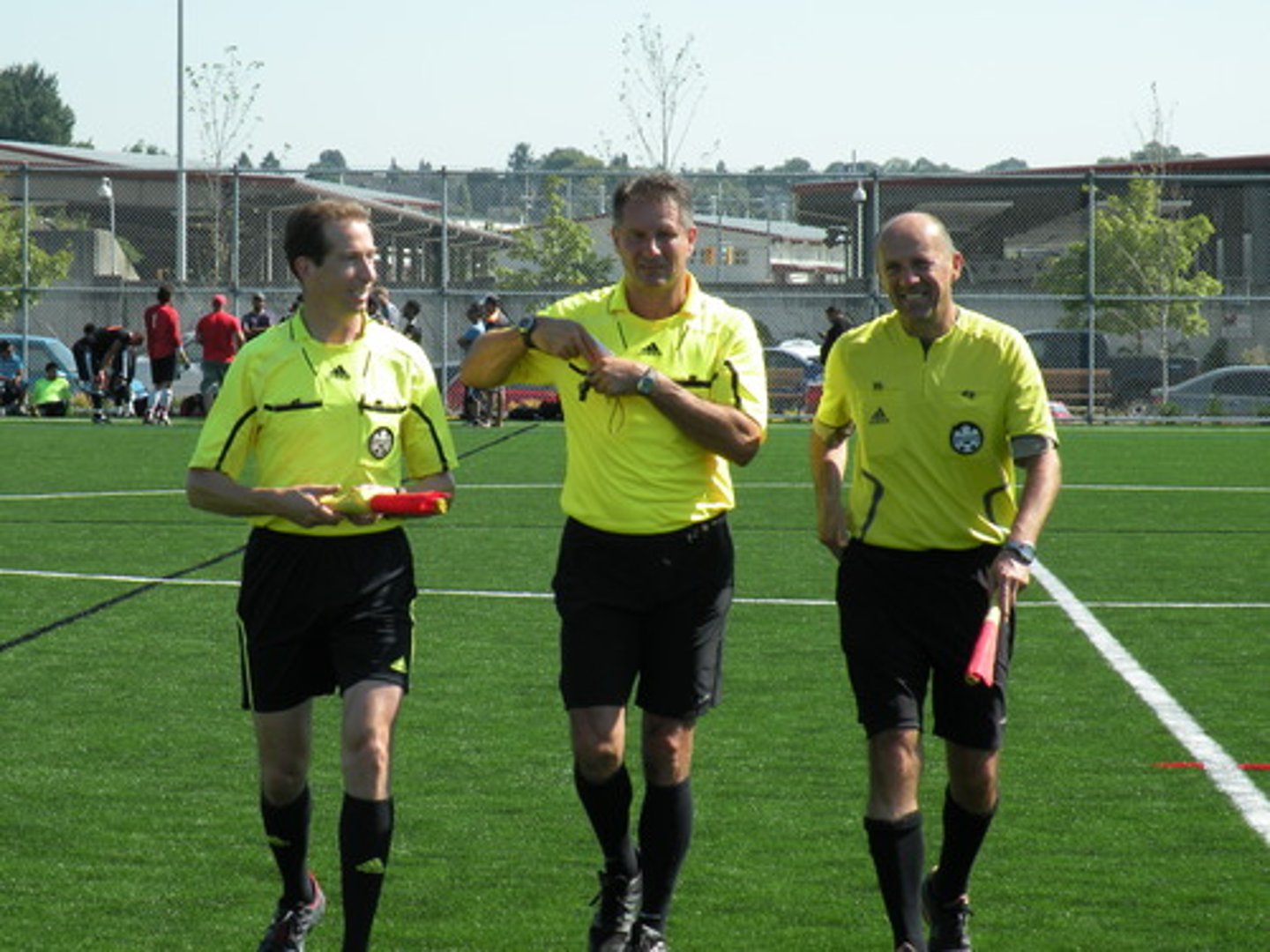 <p>referee</p>