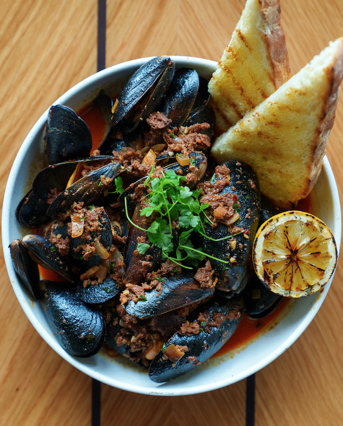 <p>Saltwater Spring Island Muscles</p>