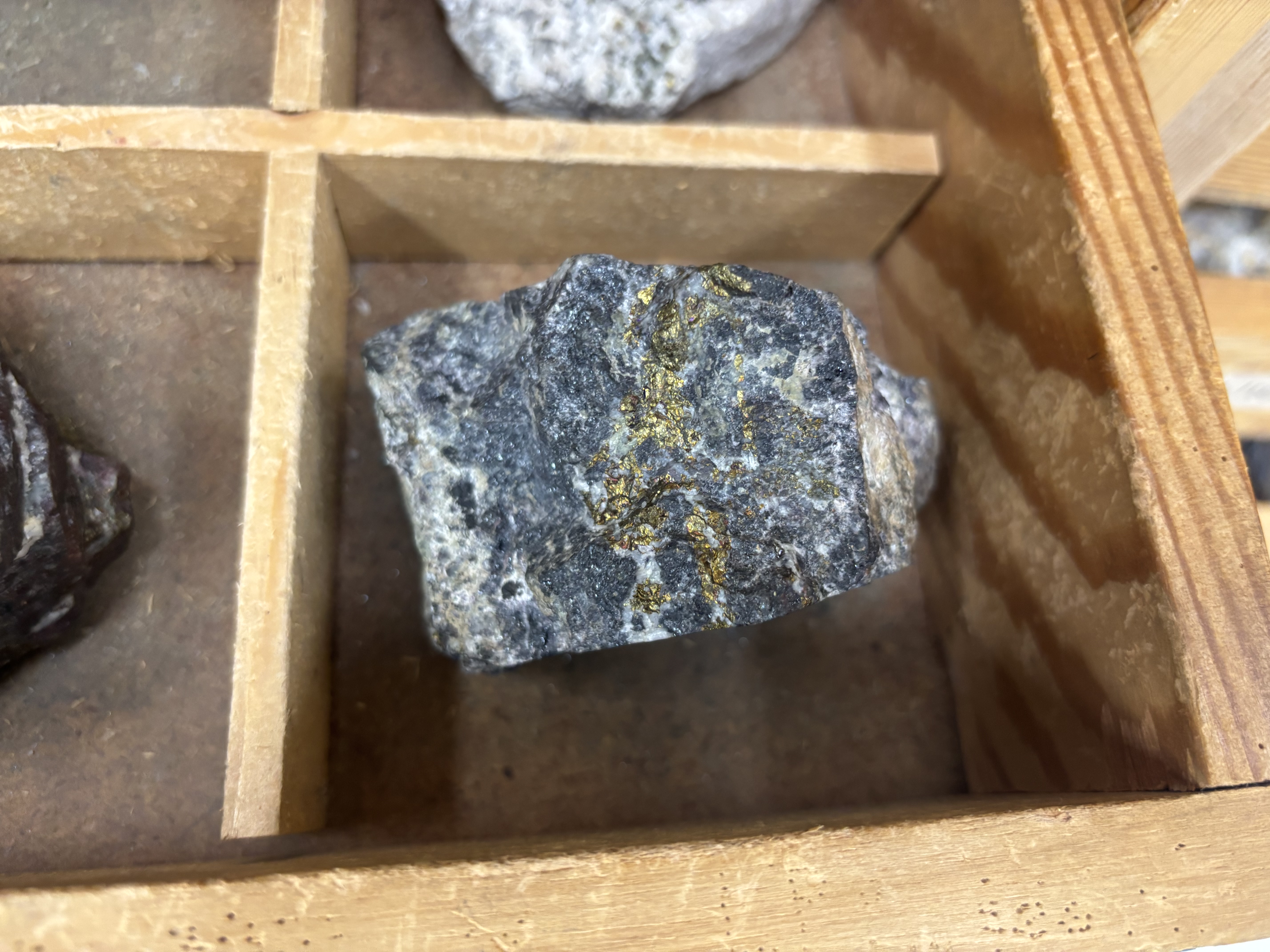 <p>Mineral, diagnosis</p>