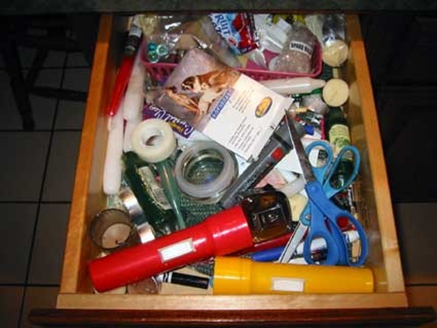 <p>(adj.) by chance, not planned; lacking order (The _________ arrangement of facts in his presentation left his listeners completely confused.)</p>