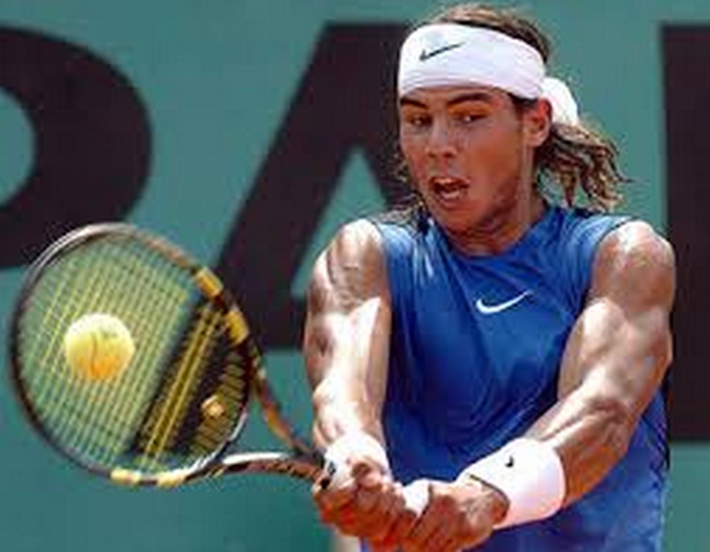 <p>to play tennis</p>