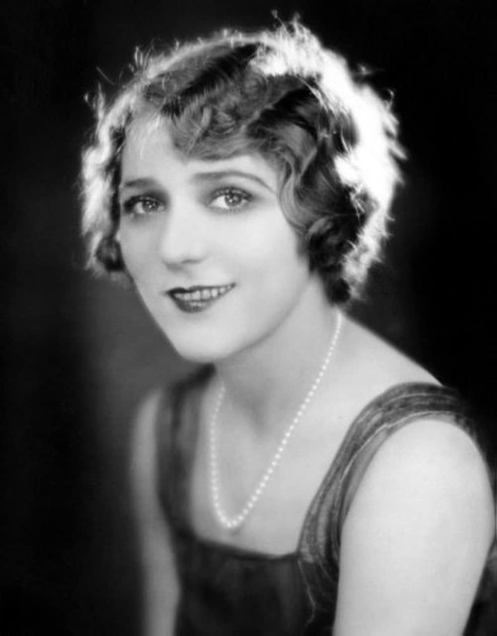 Real name: Gladys Louise Smith
"The girl with the curls"
Played Nell Gwyn in "Mistress Nell" in her final appearance on screen
