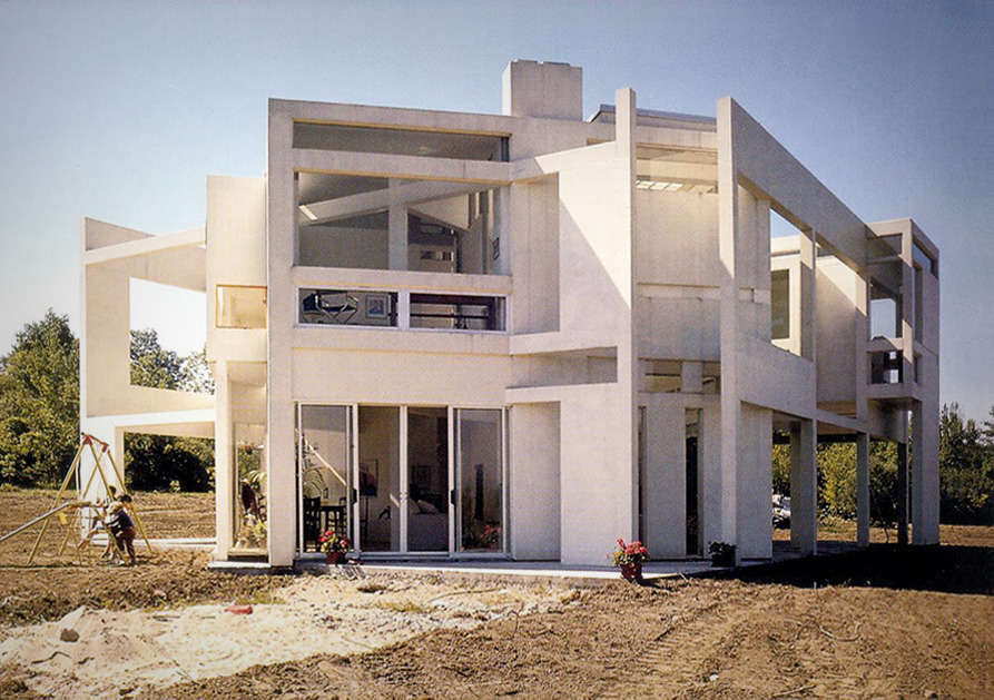 <p>Location &amp; Date</p>