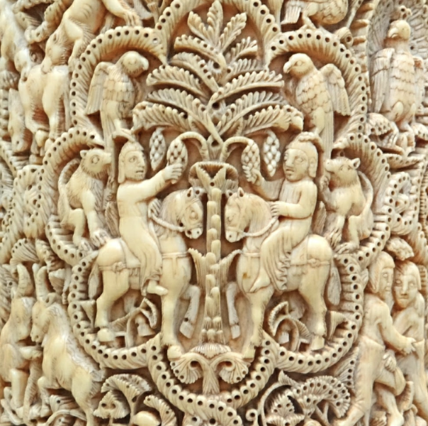 <p>fear of empty space; filling of the entire surface of a space or an artwork with detail</p>