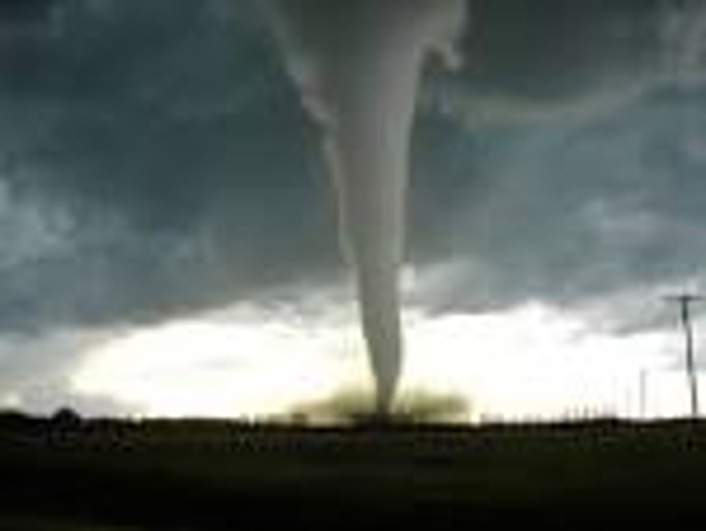 <p>there is a tornado</p>