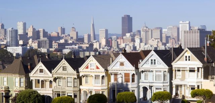 <p>Cottages, houses and blocks of flats are <strong>buildings</strong>.</p><p>|ˈbɪldɪŋ|</p><p>Здание </p>