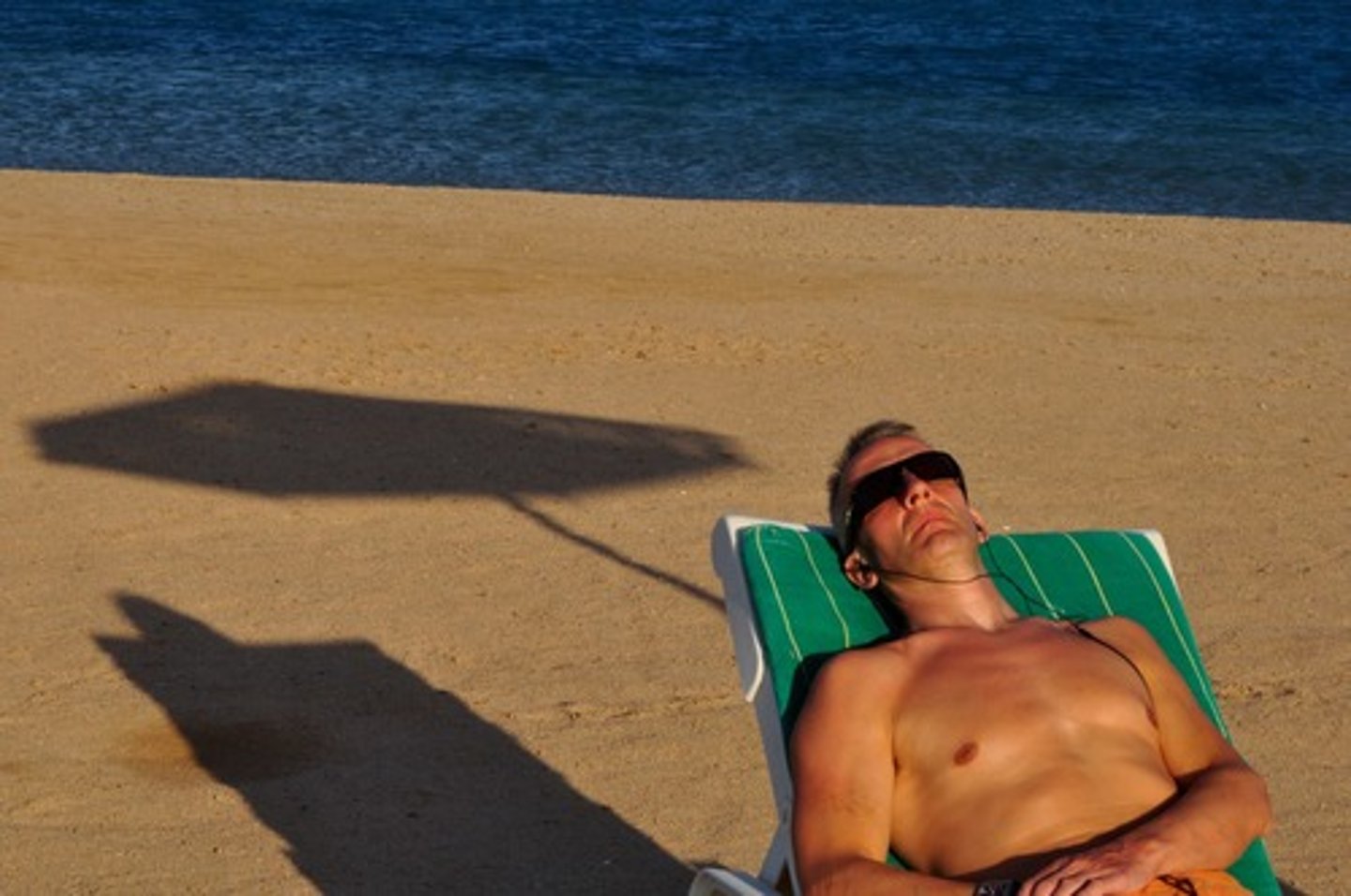 <p>tomando banho de sol</p>