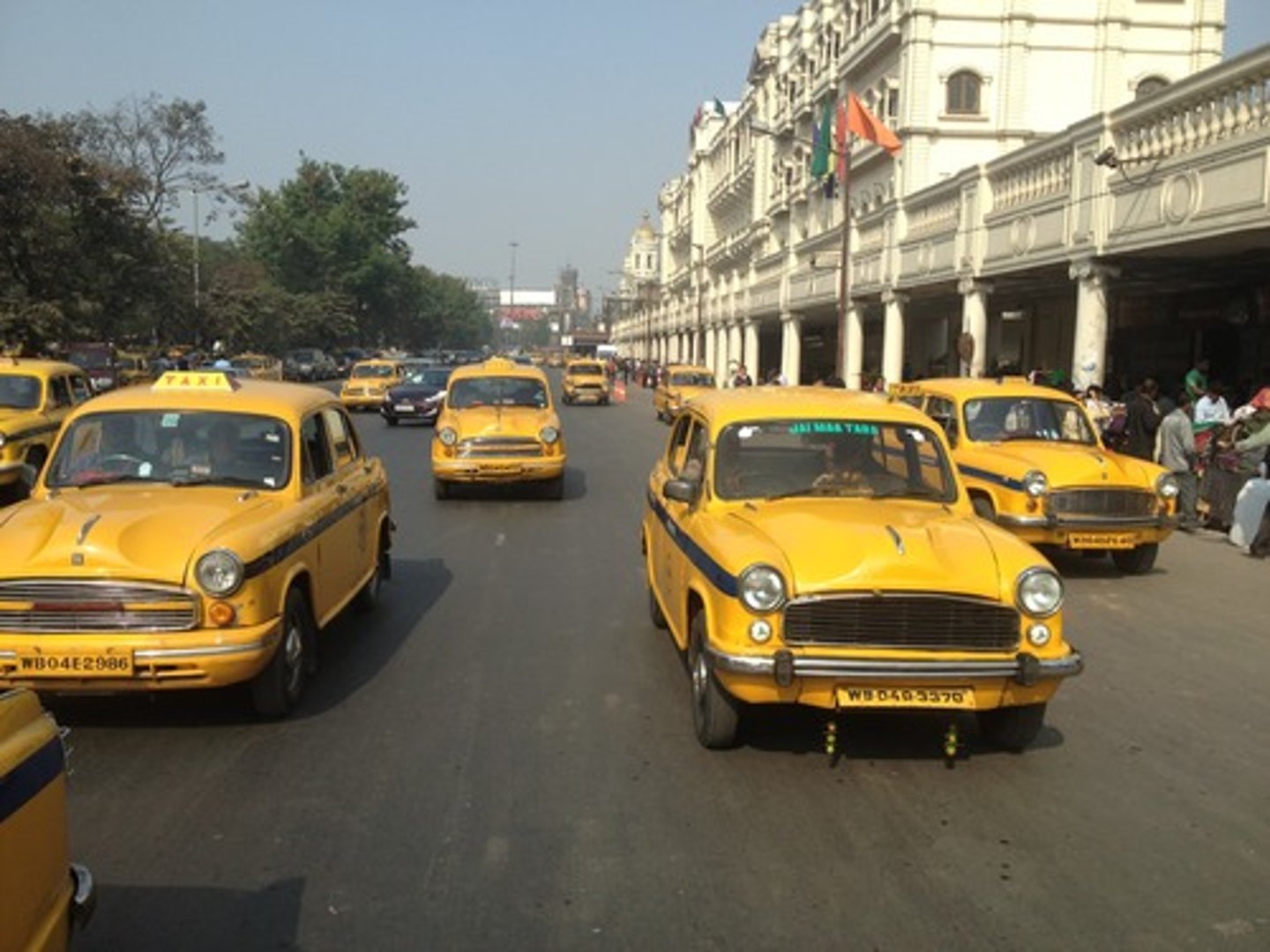 <p>to go by taxi</p>