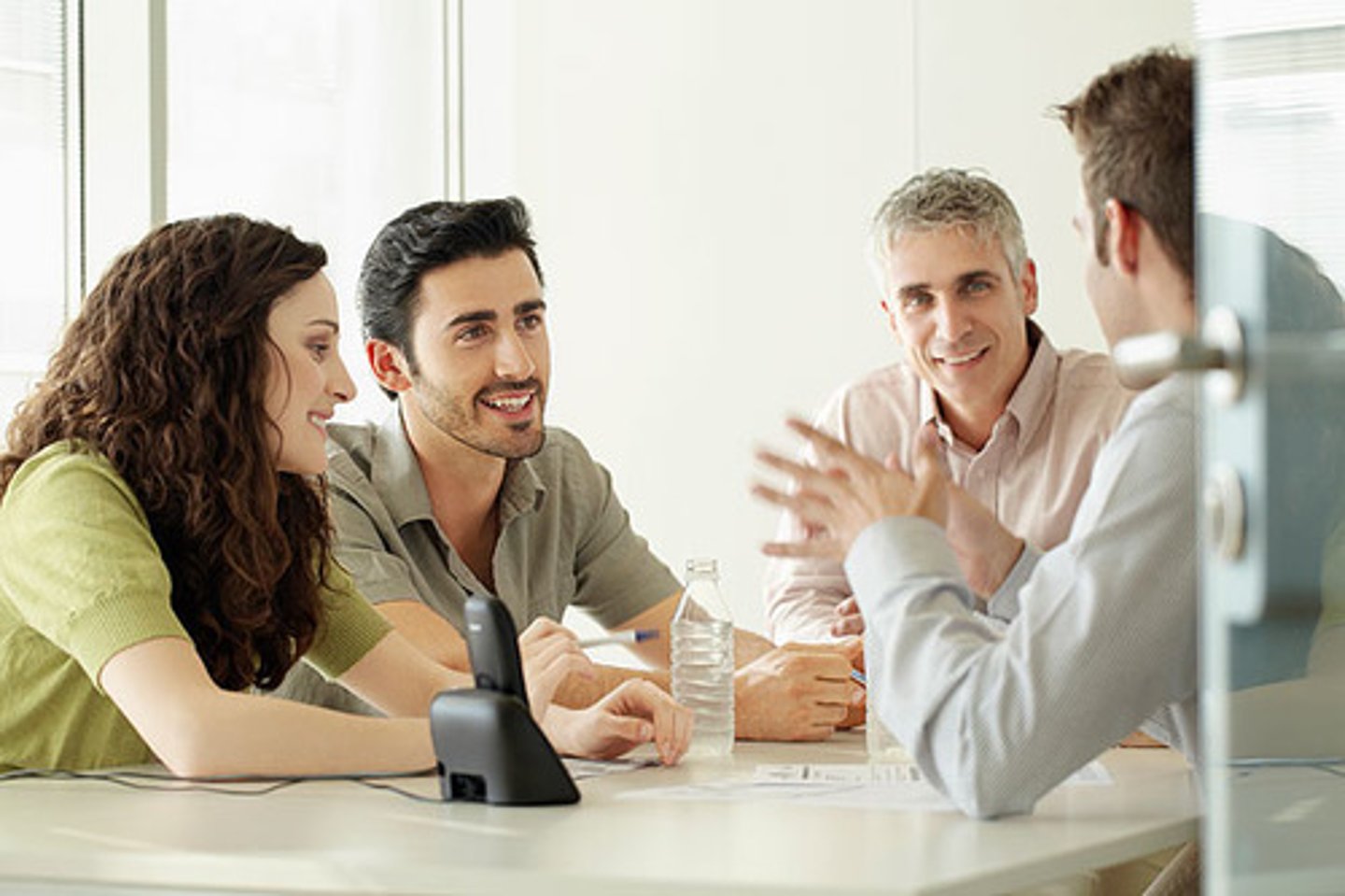 <p>thảo luận</p>