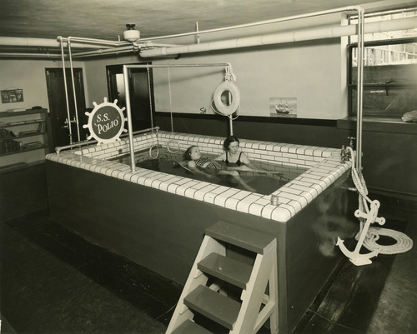 <p>Using water to treat the symptoms of a disease (pain, tension etc). This could be done using water compression, whirlpools, jets or just a bath</p>