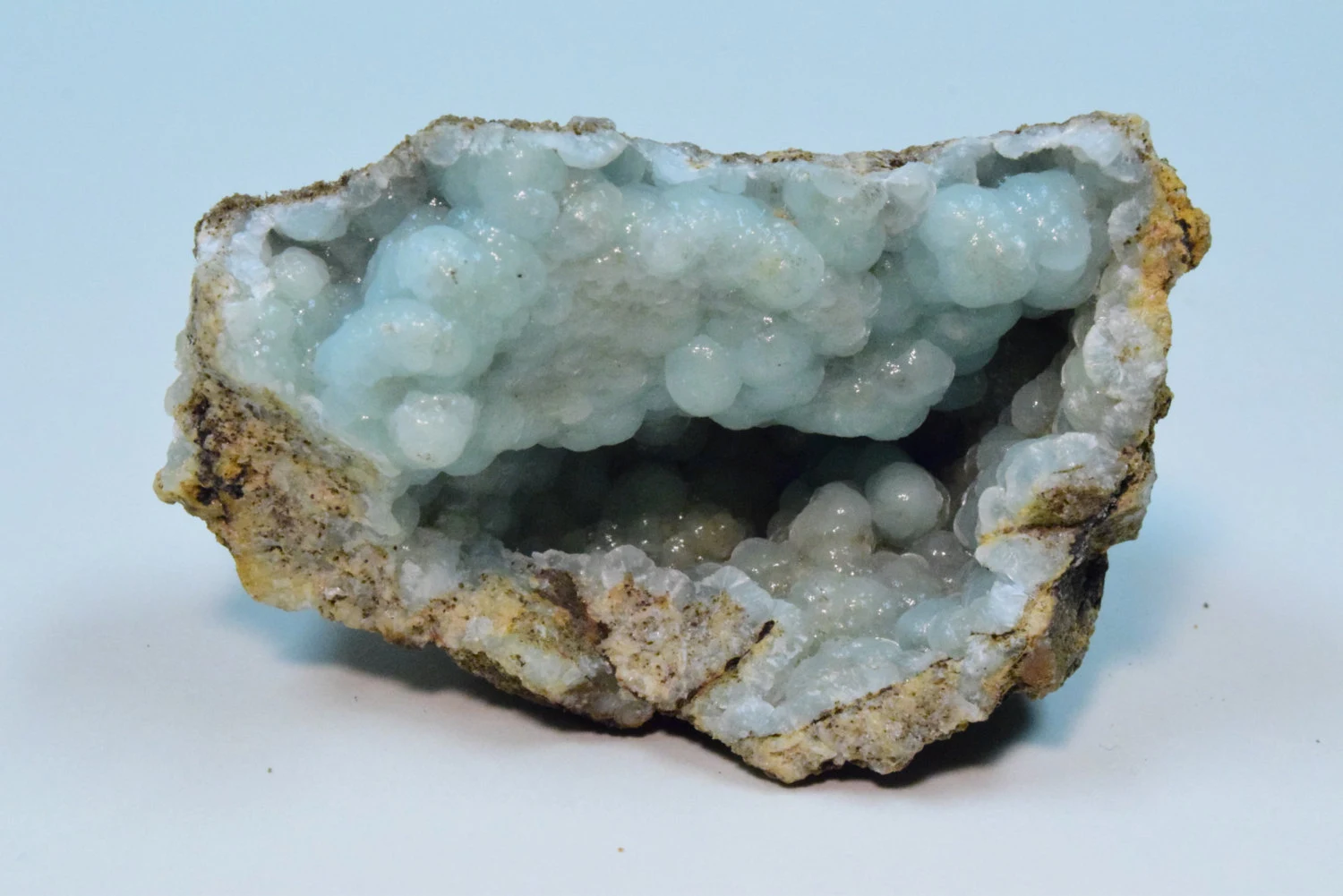 <ul><li><p>Chemical formula: ZnCO<sub>3</sub></p></li><li><p>Hardness: 4-4.5</p></li><li><p>Cleavage: perfect rhombohedral</p></li><li><p>Color: blueish green</p></li><li><p>Luster: vitreous</p></li><li><p>Streak: white</p></li><li><p>Crystal habit: botryoidal (lumpy) texture</p></li></ul><p></p>