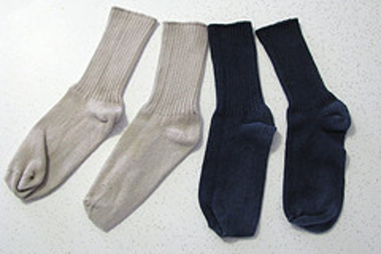 <p>des chaussettes (f)</p>