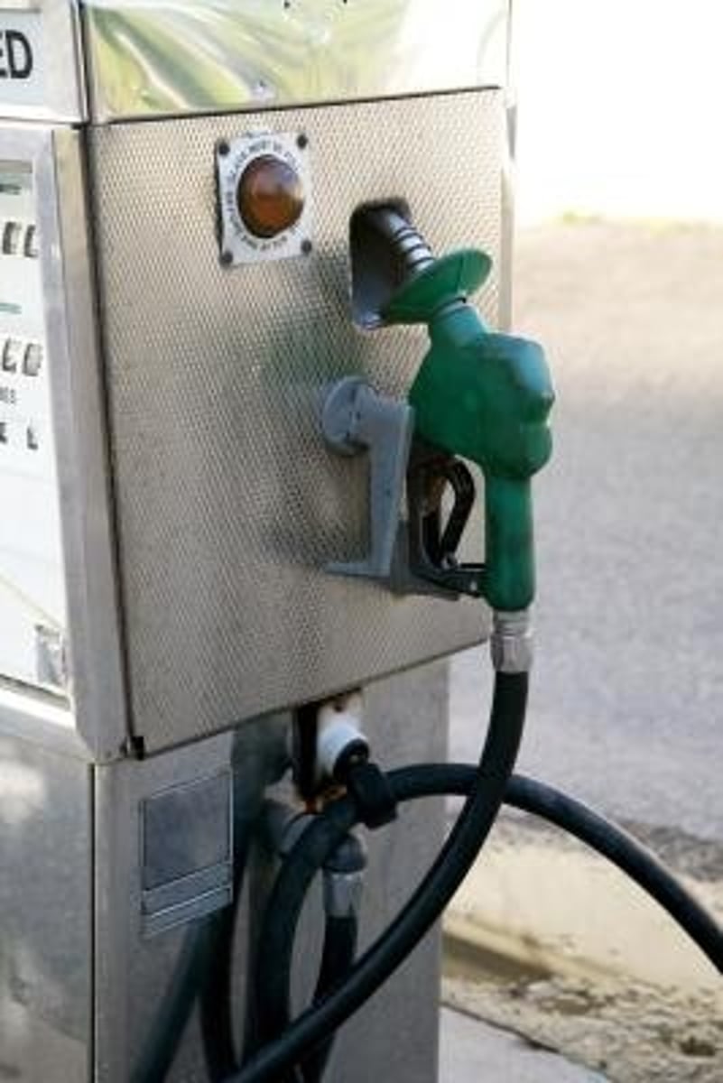 <p>-Before the Industrial Revolution, factories were incredibly small and had to be near a river or use animals to get power</p><p>-During the Industrial Revolution, James Watt invented the Steam Engine and Siegfried Marcus came up with the internal combustion engine; these were now used to power factories</p><p>-In order to run these engines, the inventors used __________________________</p><p>-There were two major fossil fuels were: ___________ and _______________</p><p>-These products became incredibly valuable and the Europeans practiced imperialism to obtain them; capitalists like Rockefeller made a fortune selling these fuels during the Industrial Revolution</p><p>-They also led to increased pollution, creating problems like asthma, lung disease, and global warming</p>