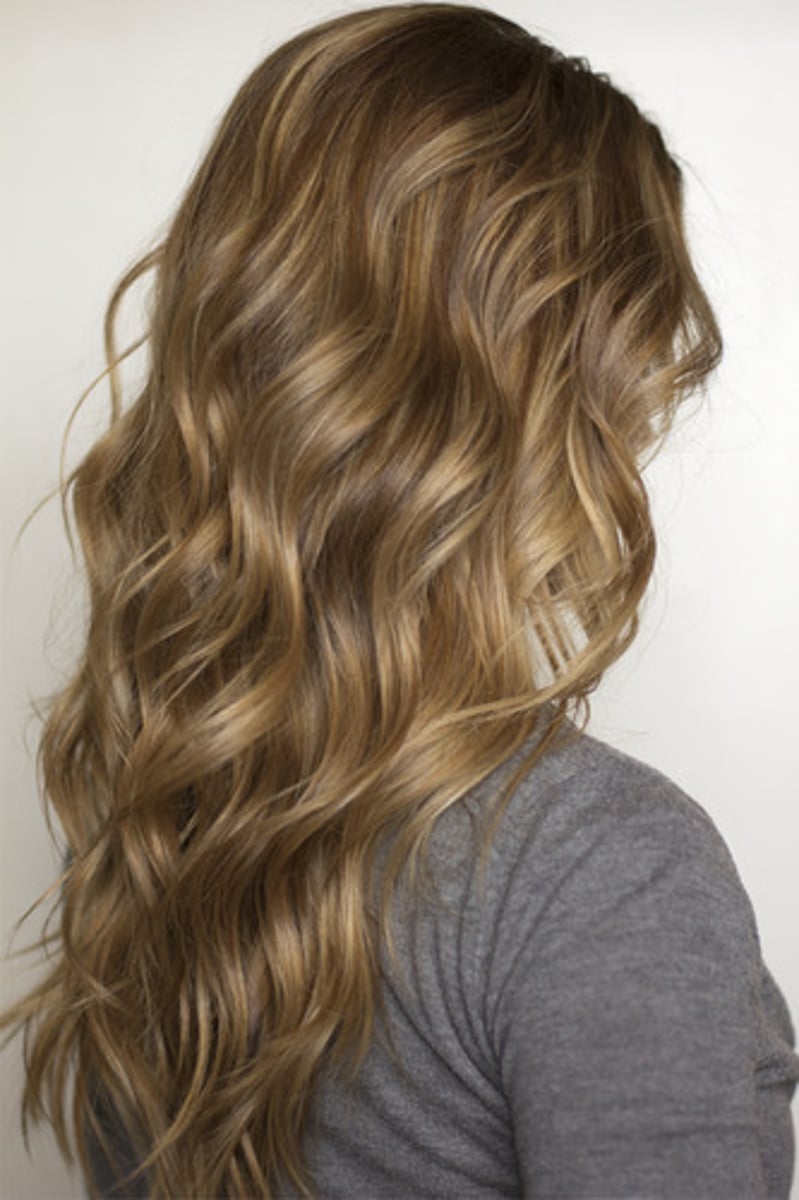 <p>to have wavy hair</p>