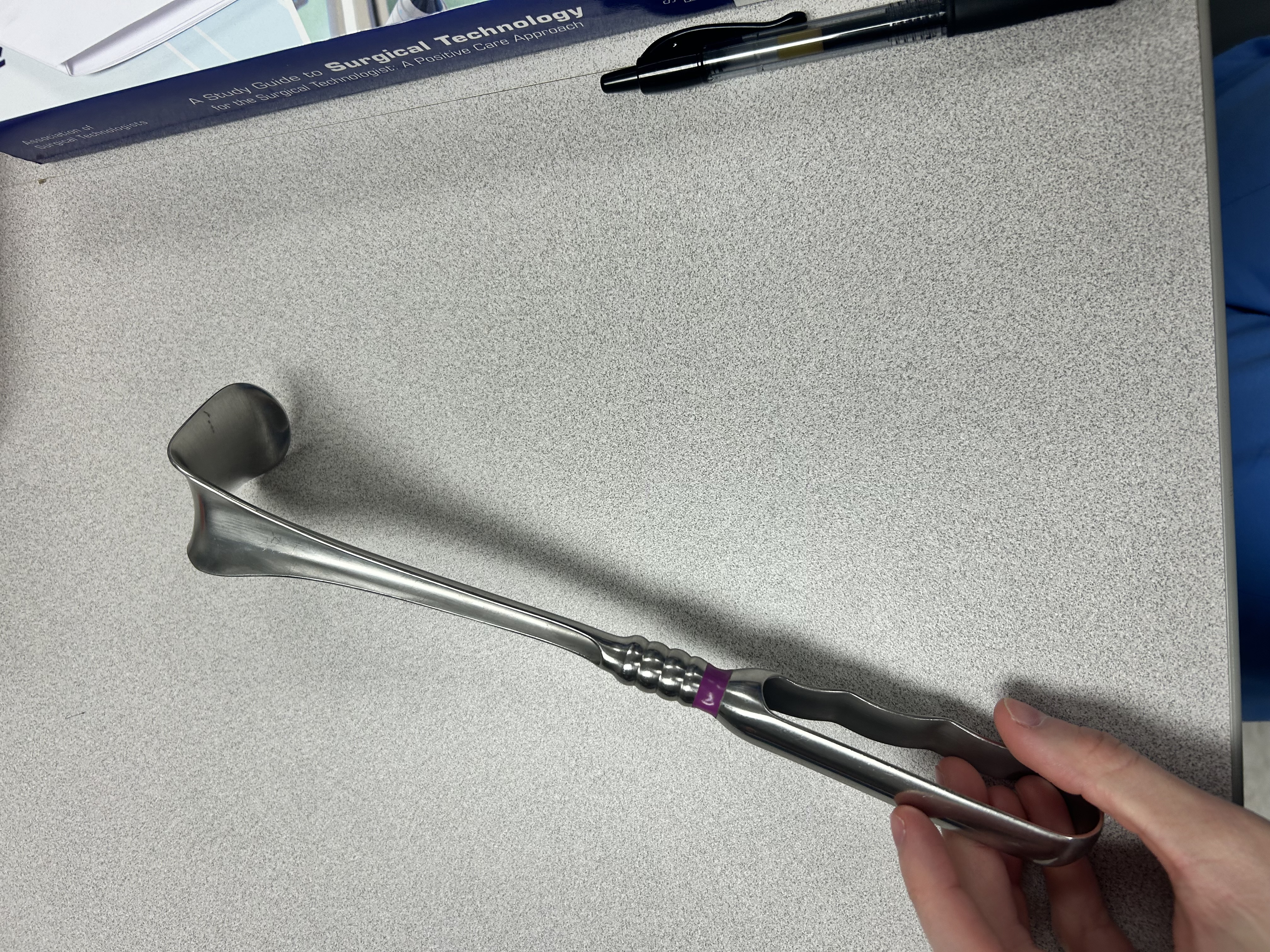 <p>General surgery or OBGYN</p><p>only one hook</p>