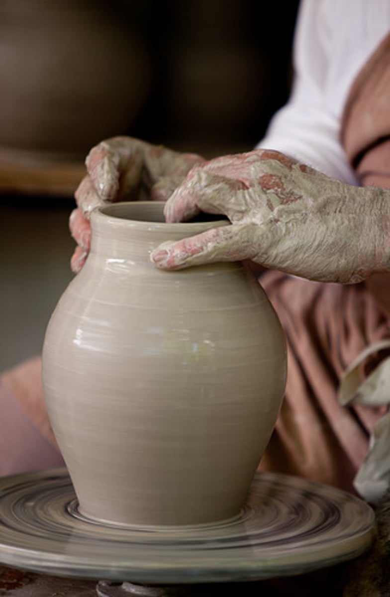 <p>a device that usually has a pedal used to make a flat circular table spin, s that a potter can create pottery</p>