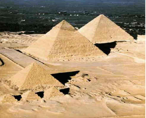 <p>great pyramids (menkaura, khafre, khufu), sphinx</p>