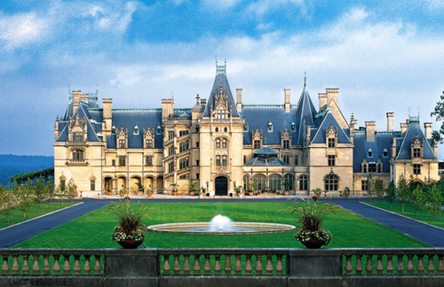 <p>Vanderbilt Mansion, Ashville, NC; F.L. Olmstead</p>