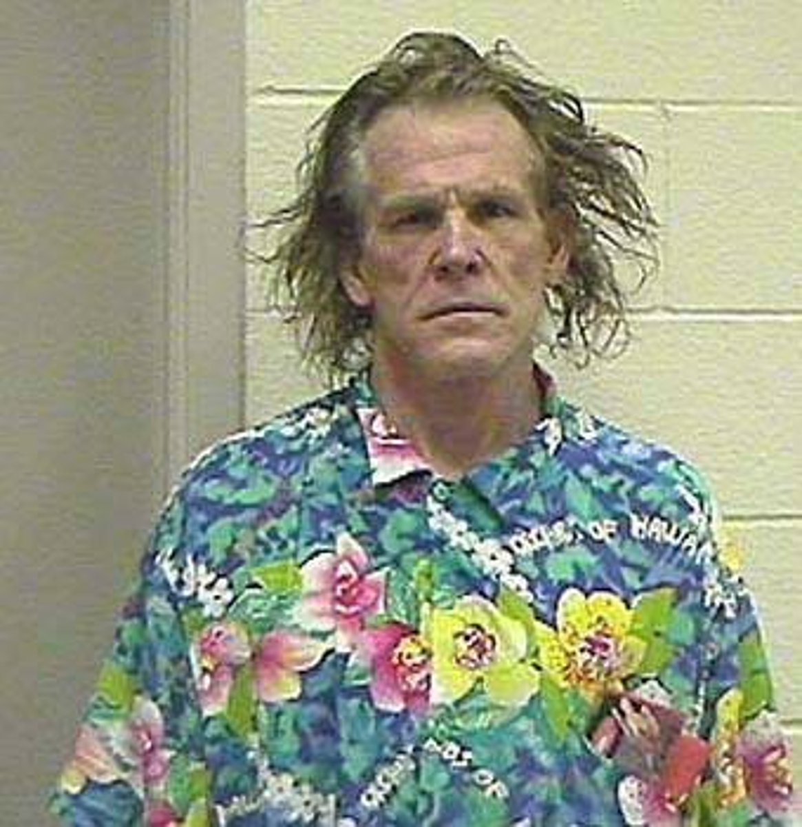 <p>(adj.) poorly dressed, shabby; lacking smartness and good taste</p>