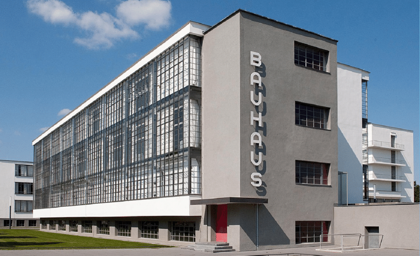 <p>title of art piece</p>