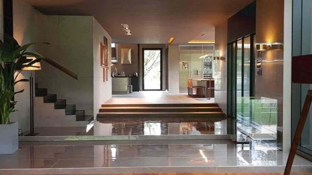 <p>Ease, highbrow culture, form over function, excess, and rejection of the underclass.</p>