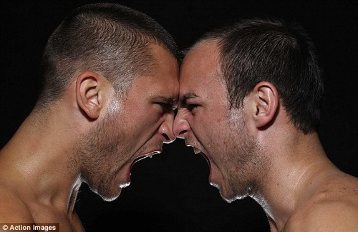 <p>(adv) Đối mặt một cách trực diện, trực tiếp, không né tránh (=squarely)</p>