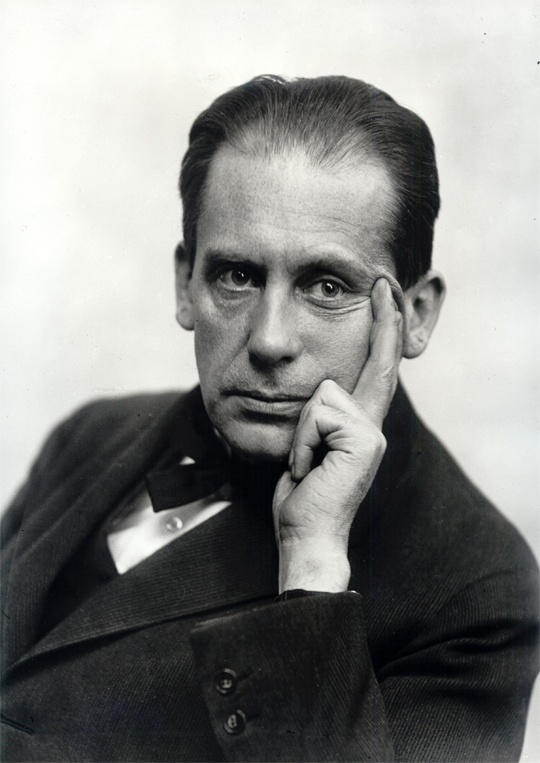 <p>Walter Gropius</p>