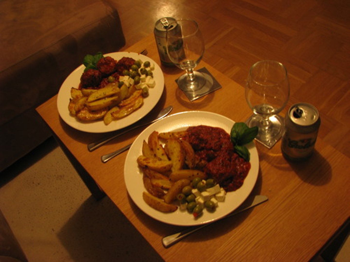 <p>chī wǎn fàn －eat dinner</p>