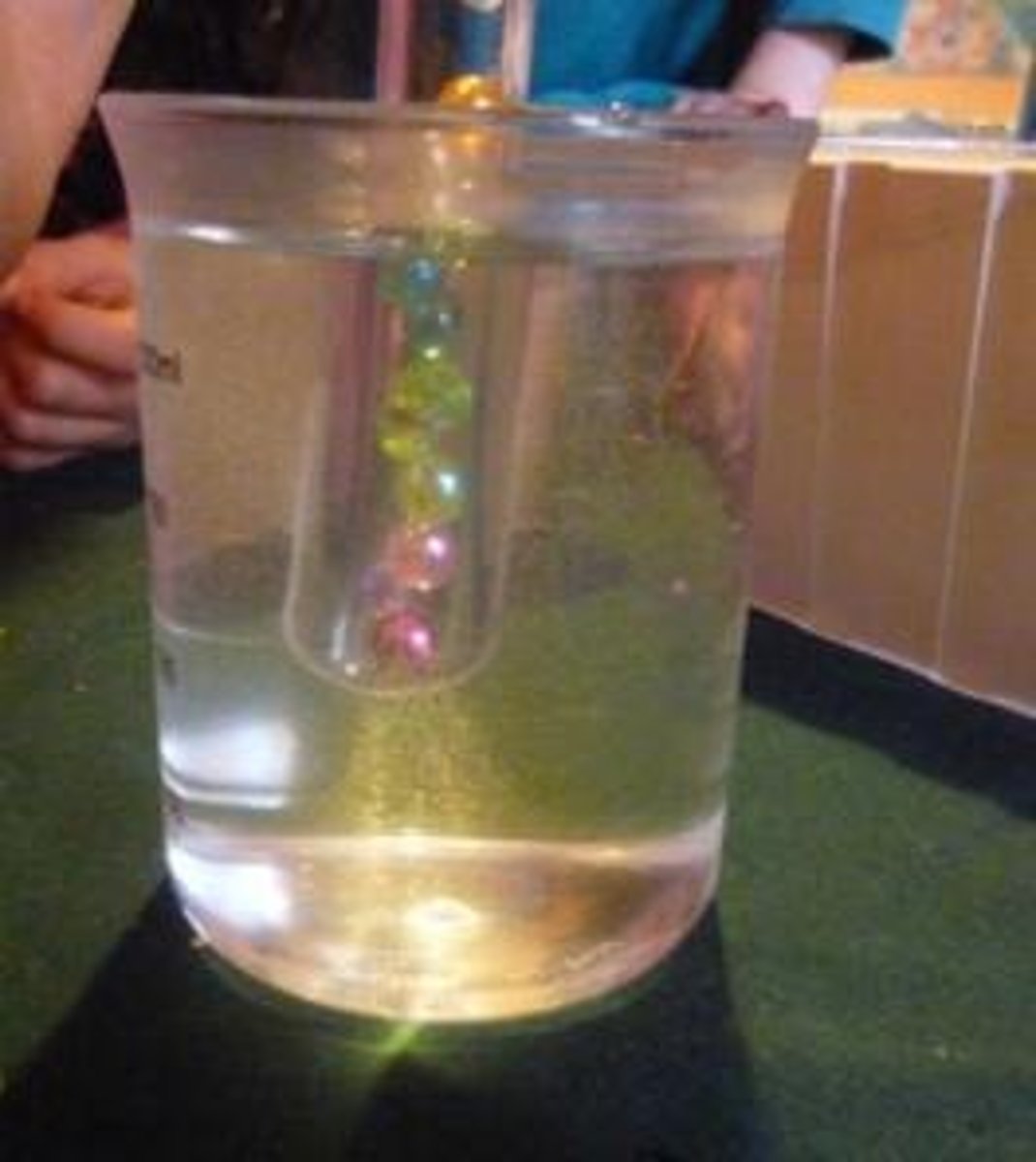 <p>Lovis beads are balloon-shaped glass objects with specific gravity values marked on them, used for measuring specific gravity.</p>