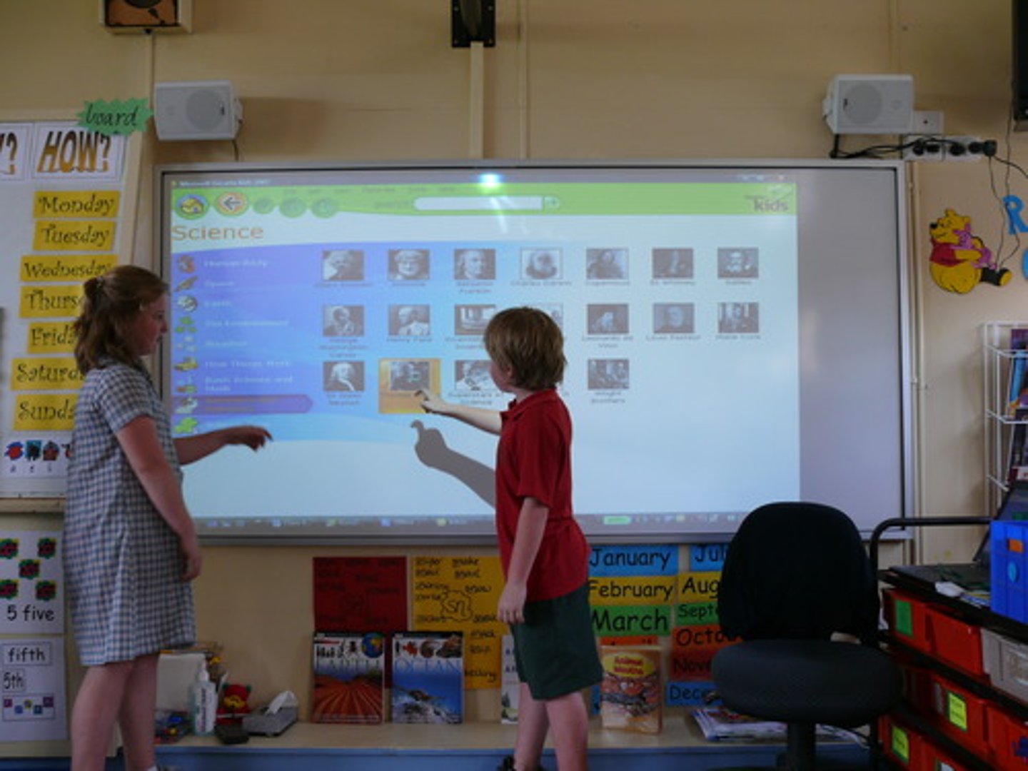 <p>adj tương tác The class is interactive.</p>