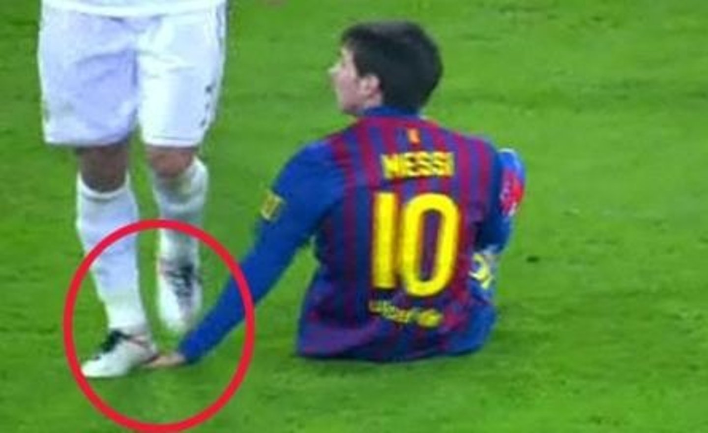 <p>adv.故意地；蓄意地</p>