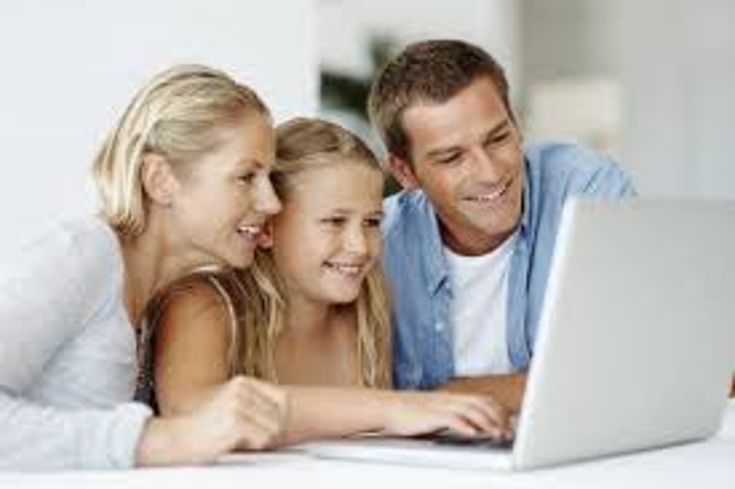 <p>navegar por internet</p>