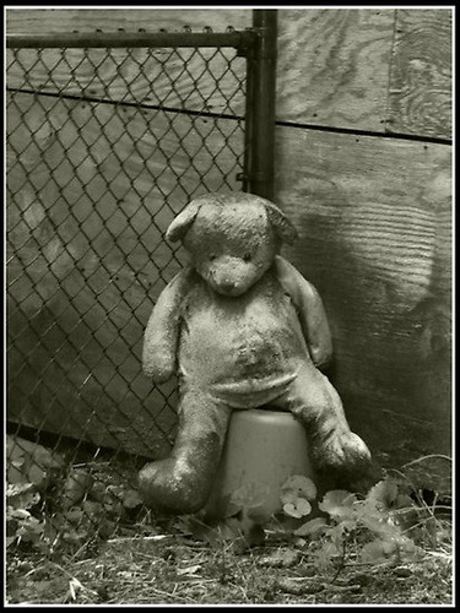 <p>adj. 玩忽职守的；无主的；被抛弃了的</p><p>n. 遗弃物；玩忽职守者；被遗弃的人</p>