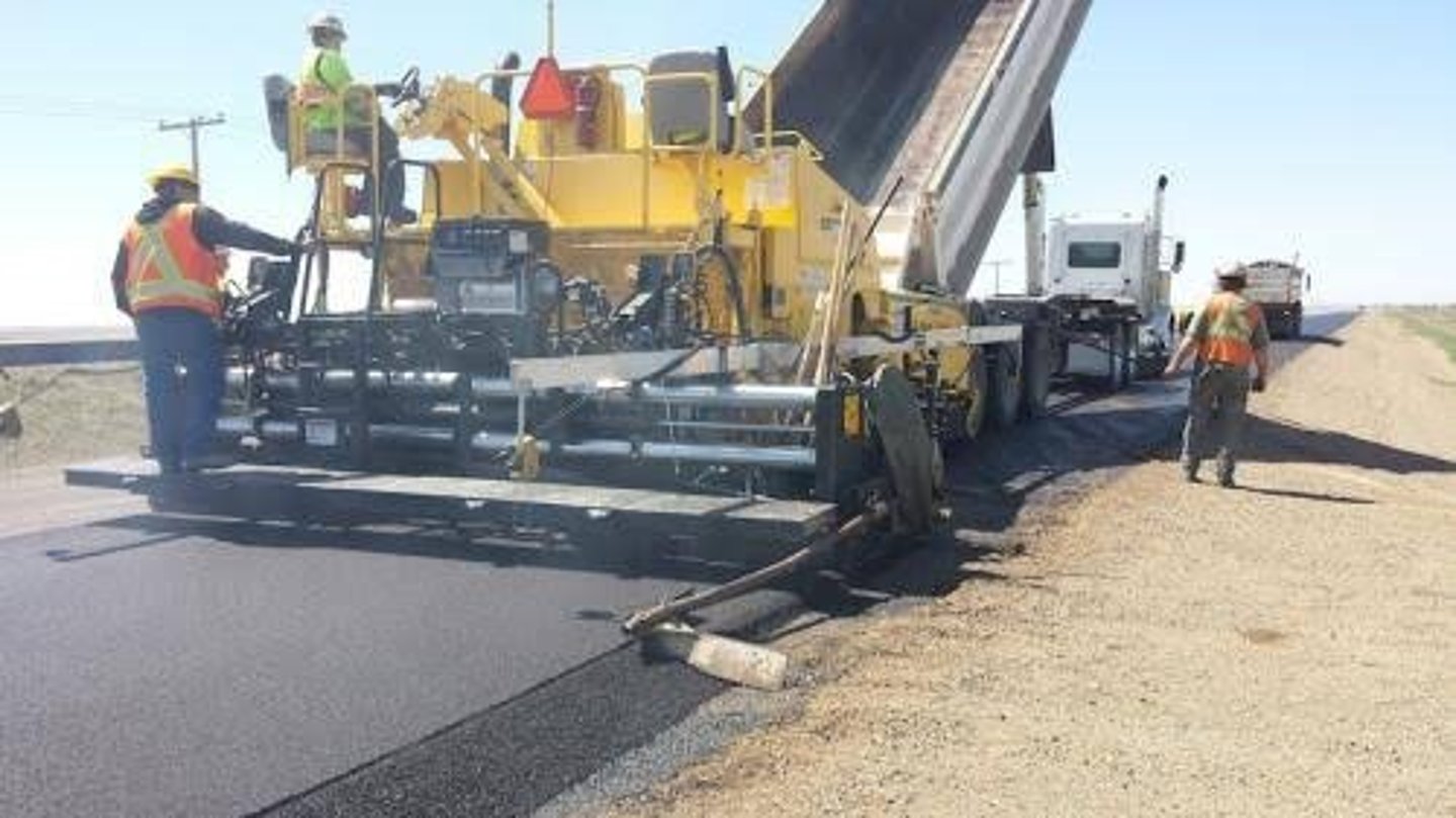 <p>is a machine that places, spreads and finishes concrete or asphalt paving material</p>