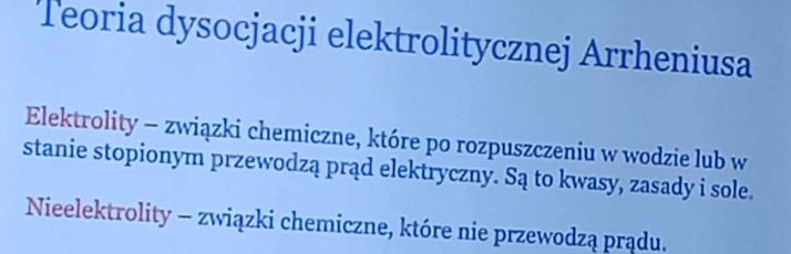 <p>elektrolity to związki chemiczne które po rozpuszczeniu w wodzie lub w stanie stopionym przewodzą prąd elektryczny, np sole kwasy i zasady, nieelektorlity to związki chemiczne które prądu nie przewodzą</p>