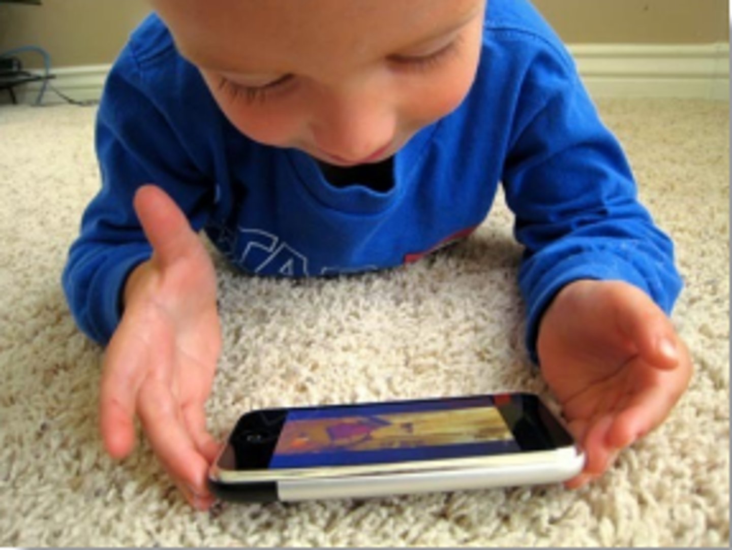 <p>to play on the cell phone</p>