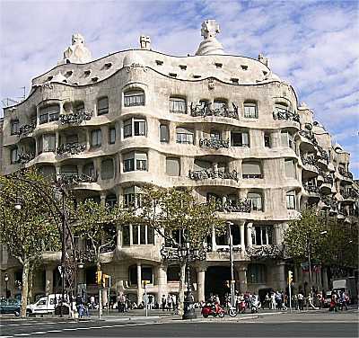 <p>Architect: Antoni Gaudi Style: Art Nouveau</p>