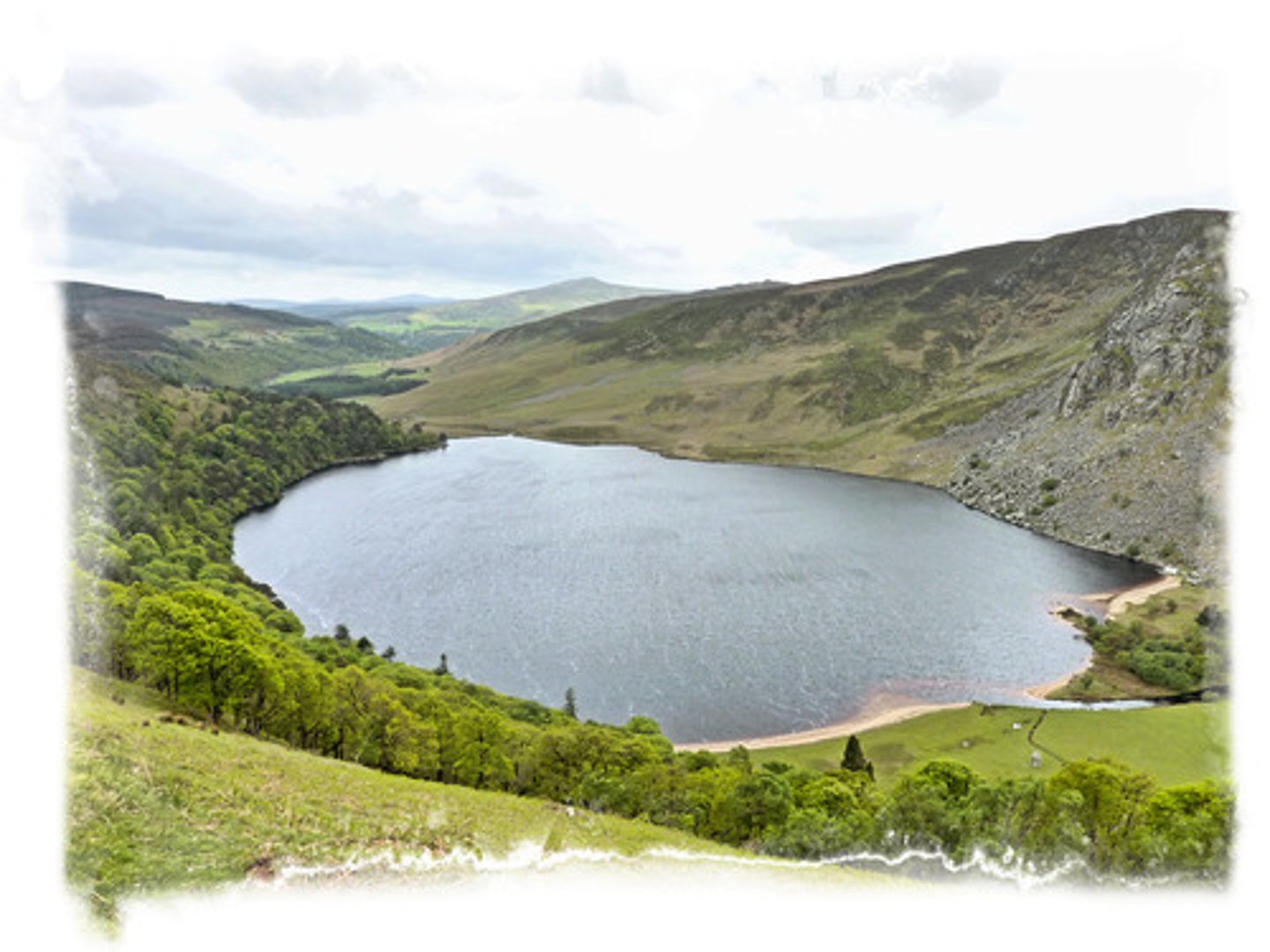 <p>lago</p>