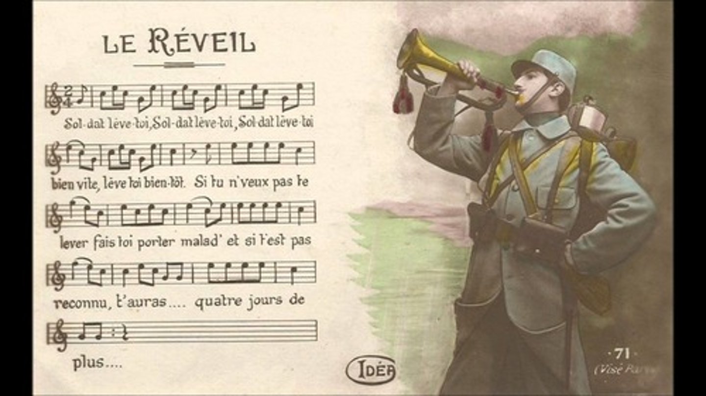 <p>pratique militaire pour réveiller les soldats au lever du jour au son des tambours, du clairon ou des trompettes</p>