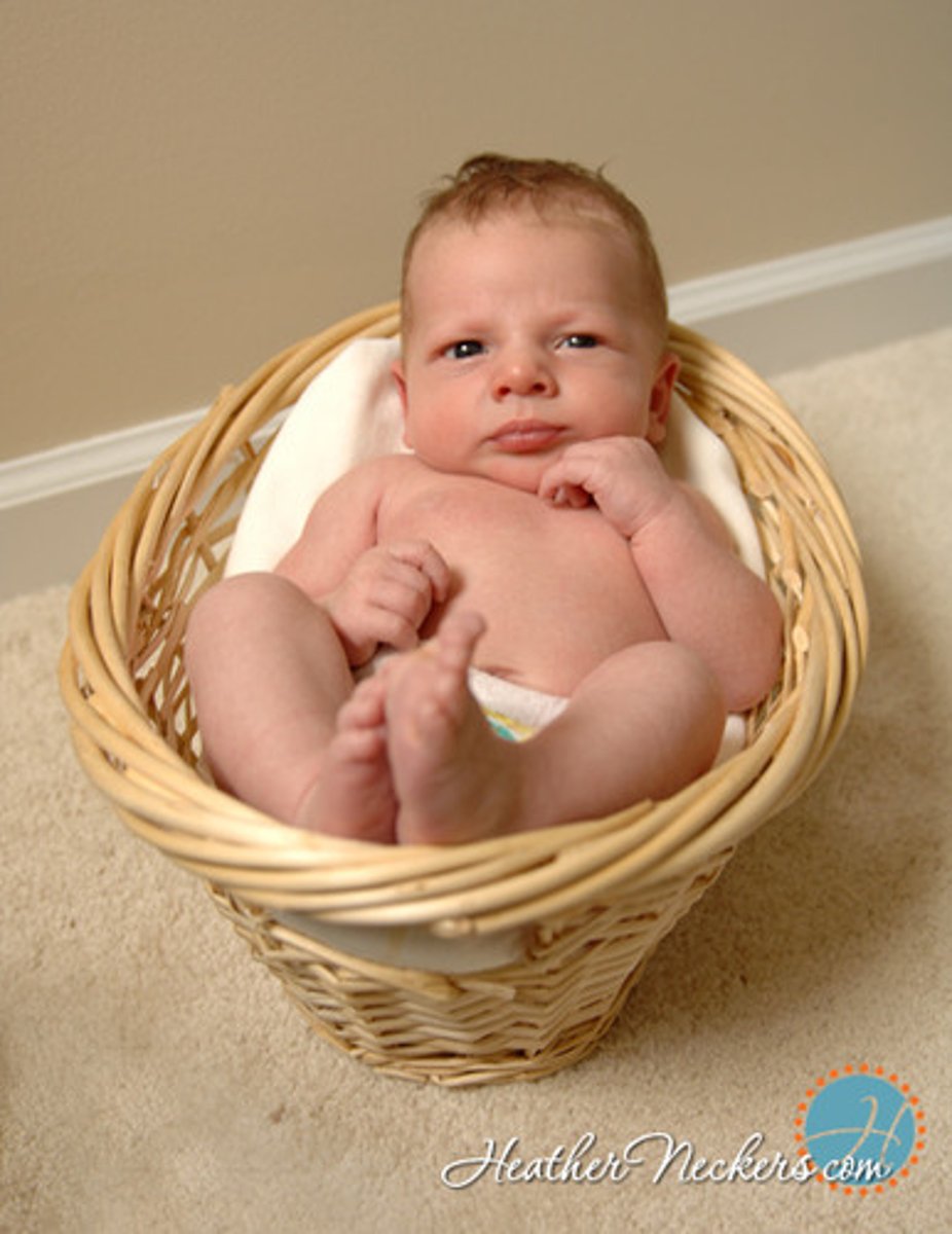 <p>고아 infant found after being deserted by its unknown parents</p>